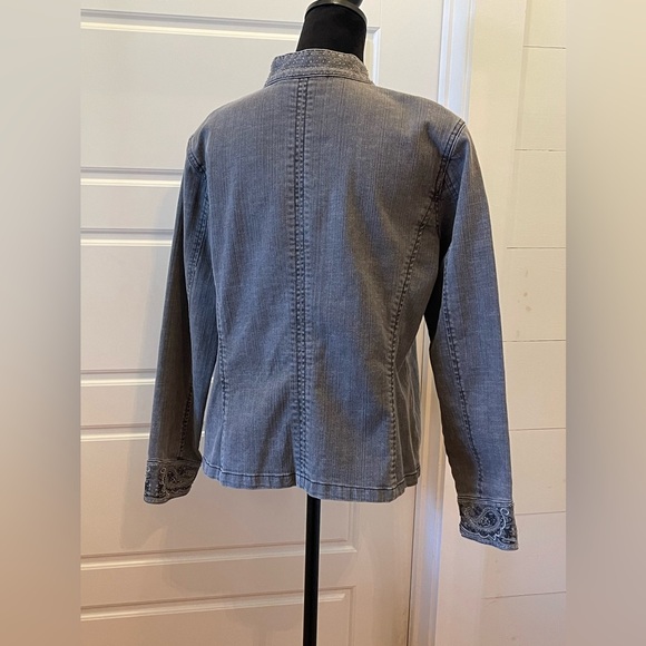 This Chico's Platinum gray embroidered embellished cotton denim jacket Size2/12 - Picture 5 of 10